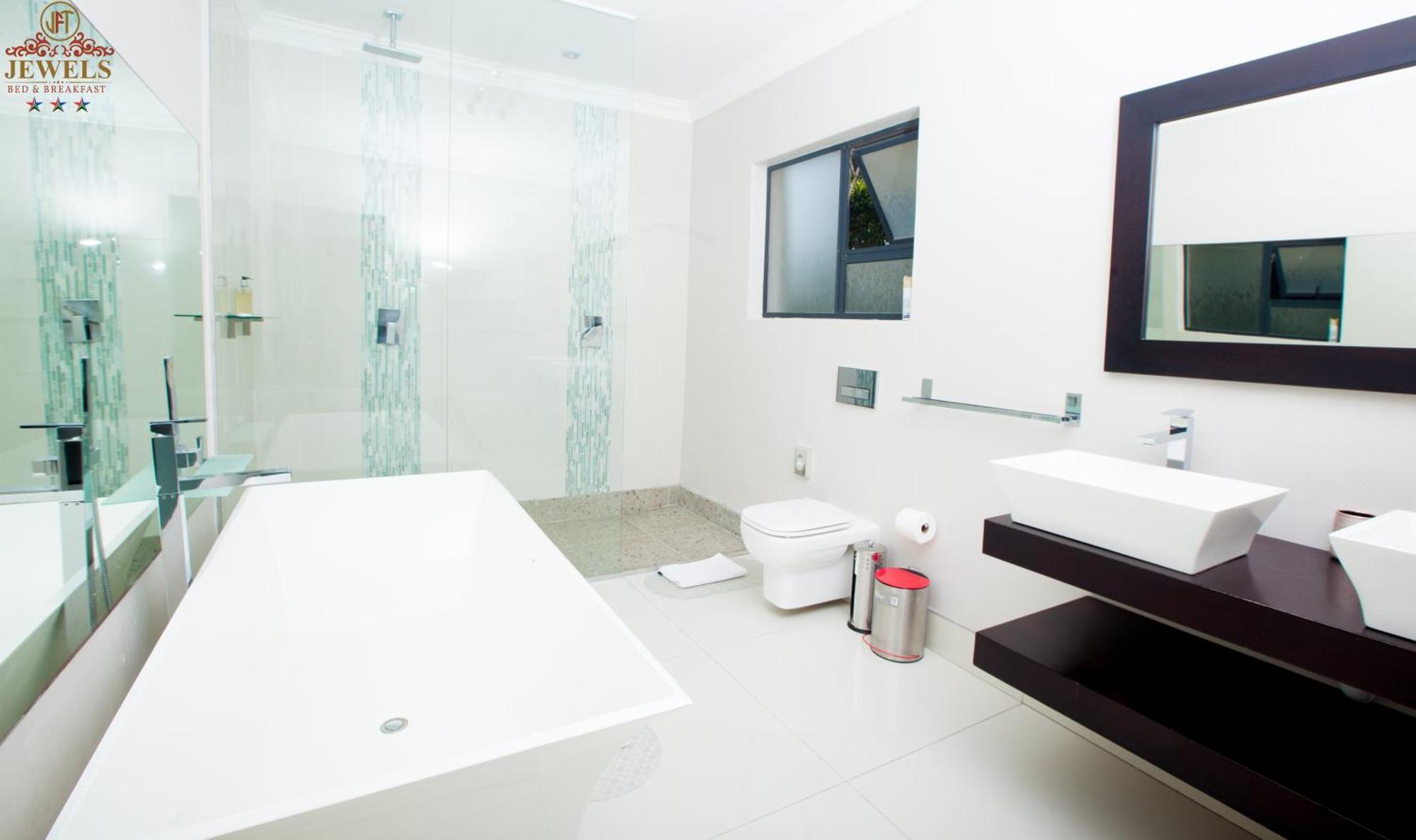 Jft Jewels Guest House Іст-Лондон Екстер'єр фото