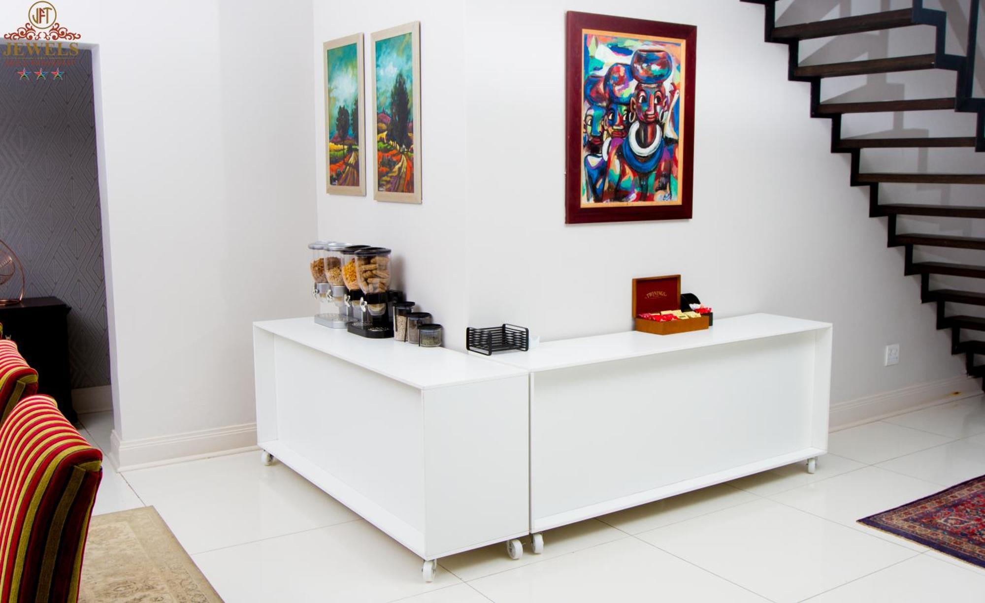 Jft Jewels Guest House Іст-Лондон Екстер'єр фото
