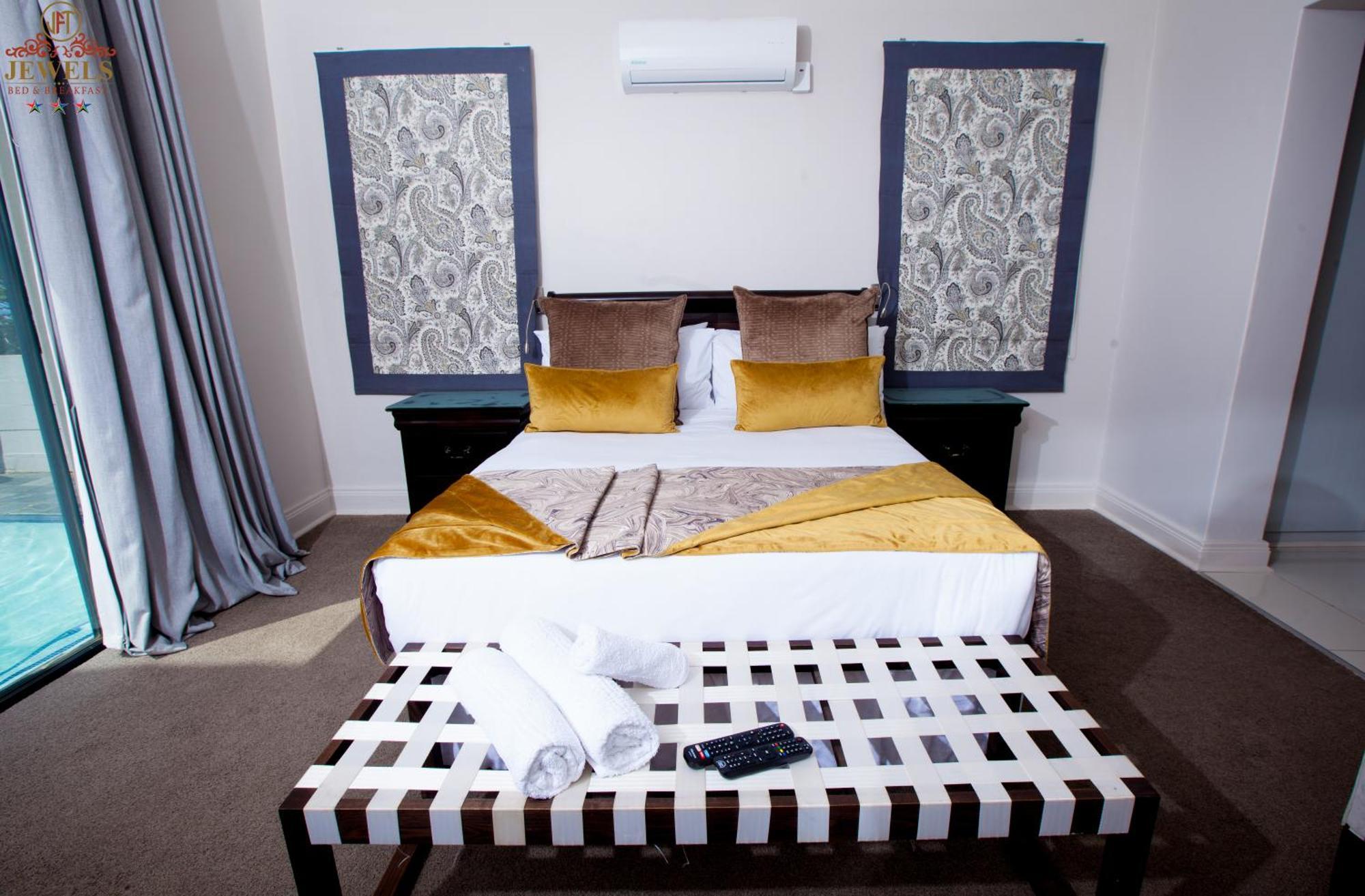 Jft Jewels Guest House Іст-Лондон Екстер'єр фото